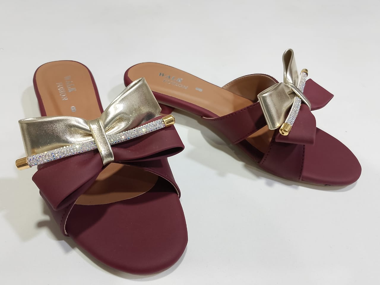 📸✨ Walk Fusion – Elegant Maroon Slippers