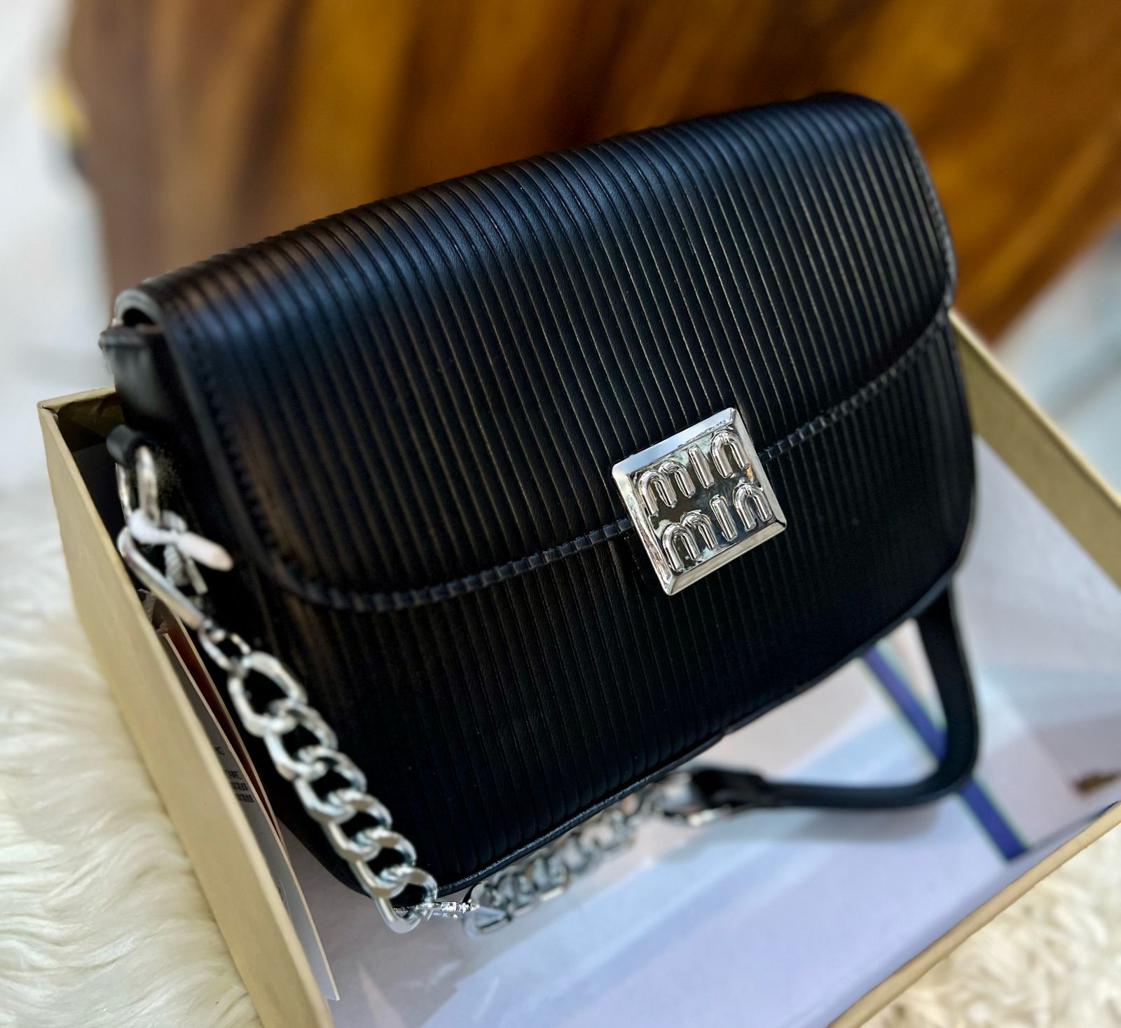 Girl’s heavy crossbody bag