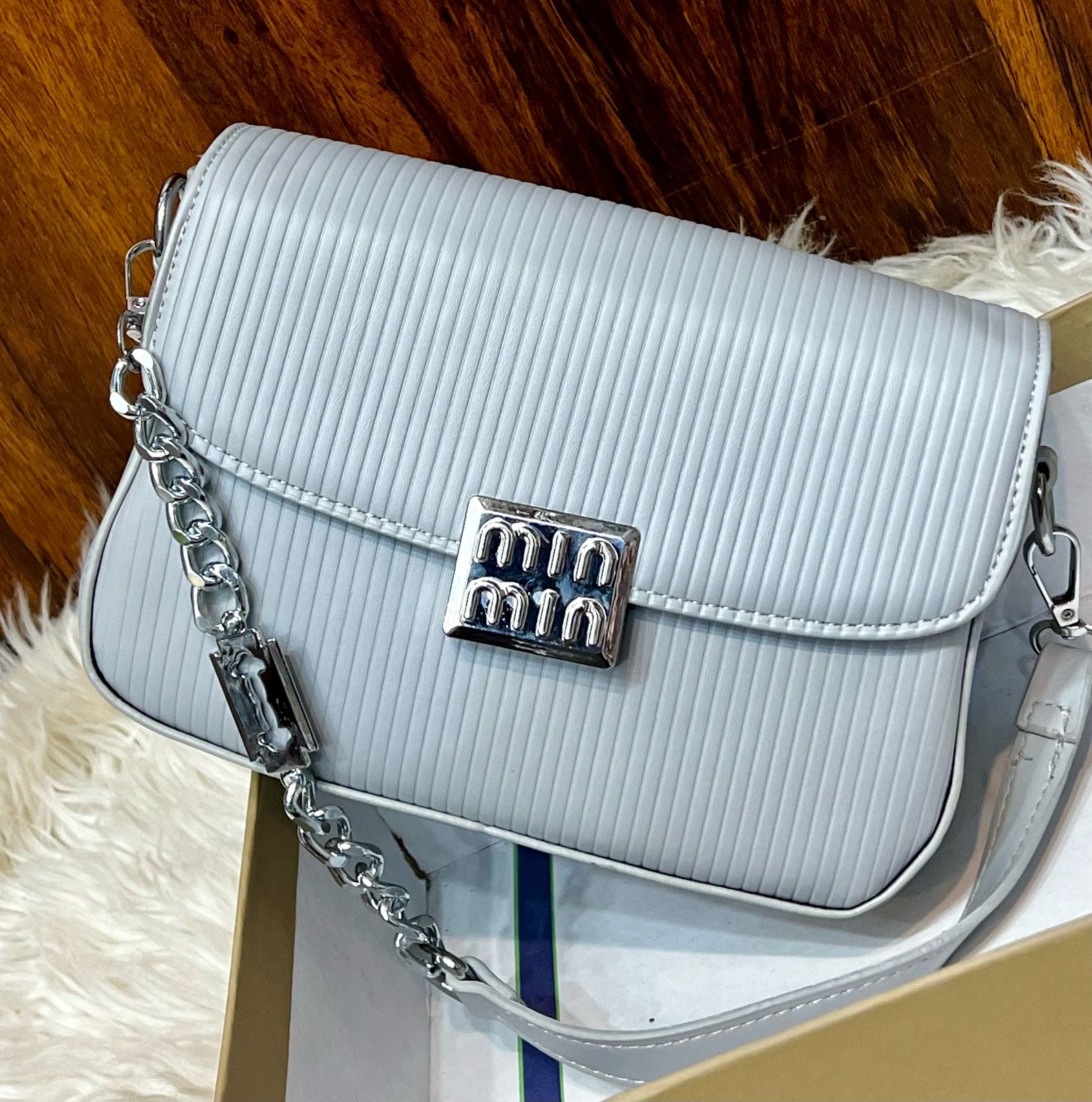 Girl’s heavy crossbody bag
