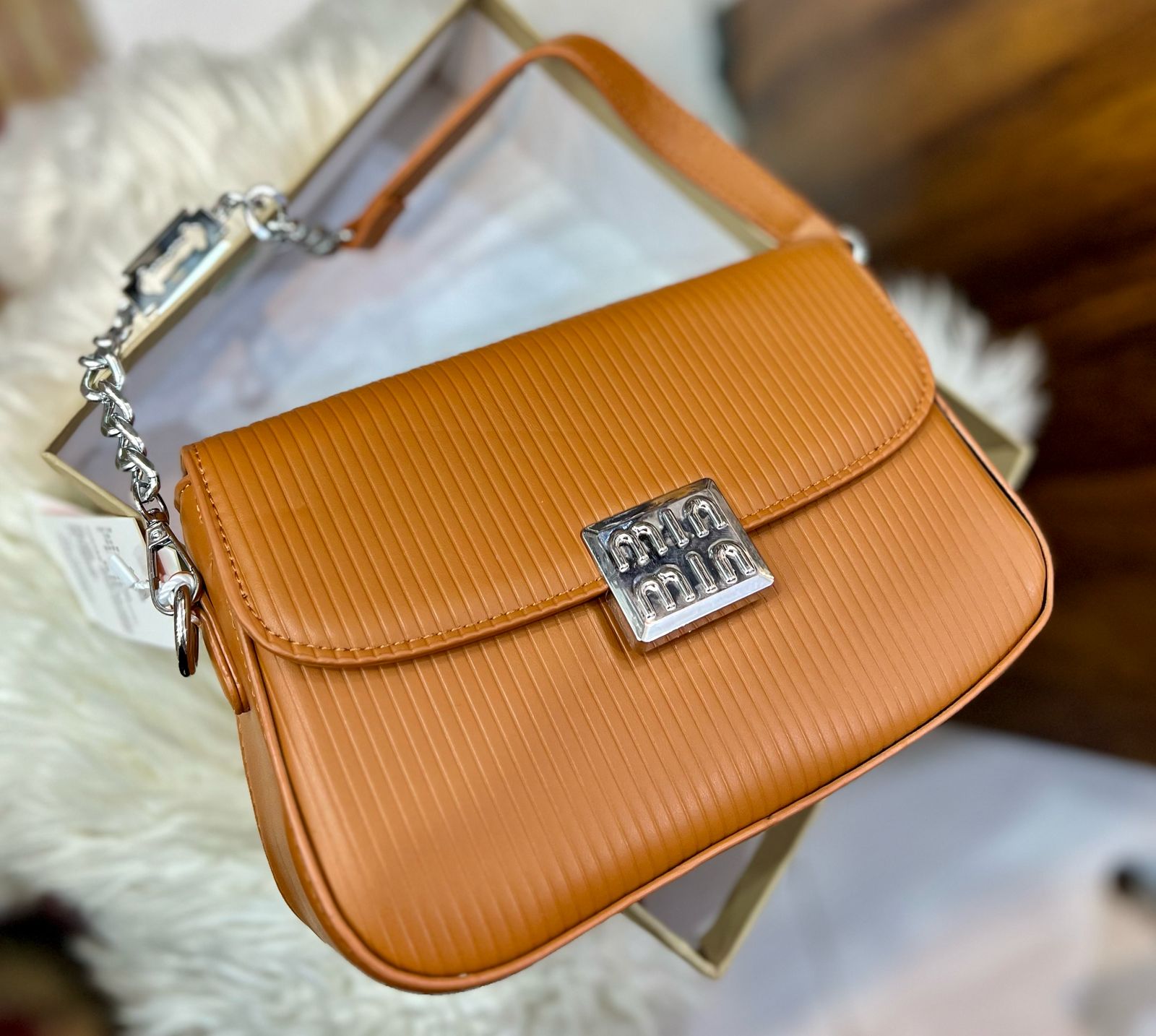 Girl’s heavy crossbody bag