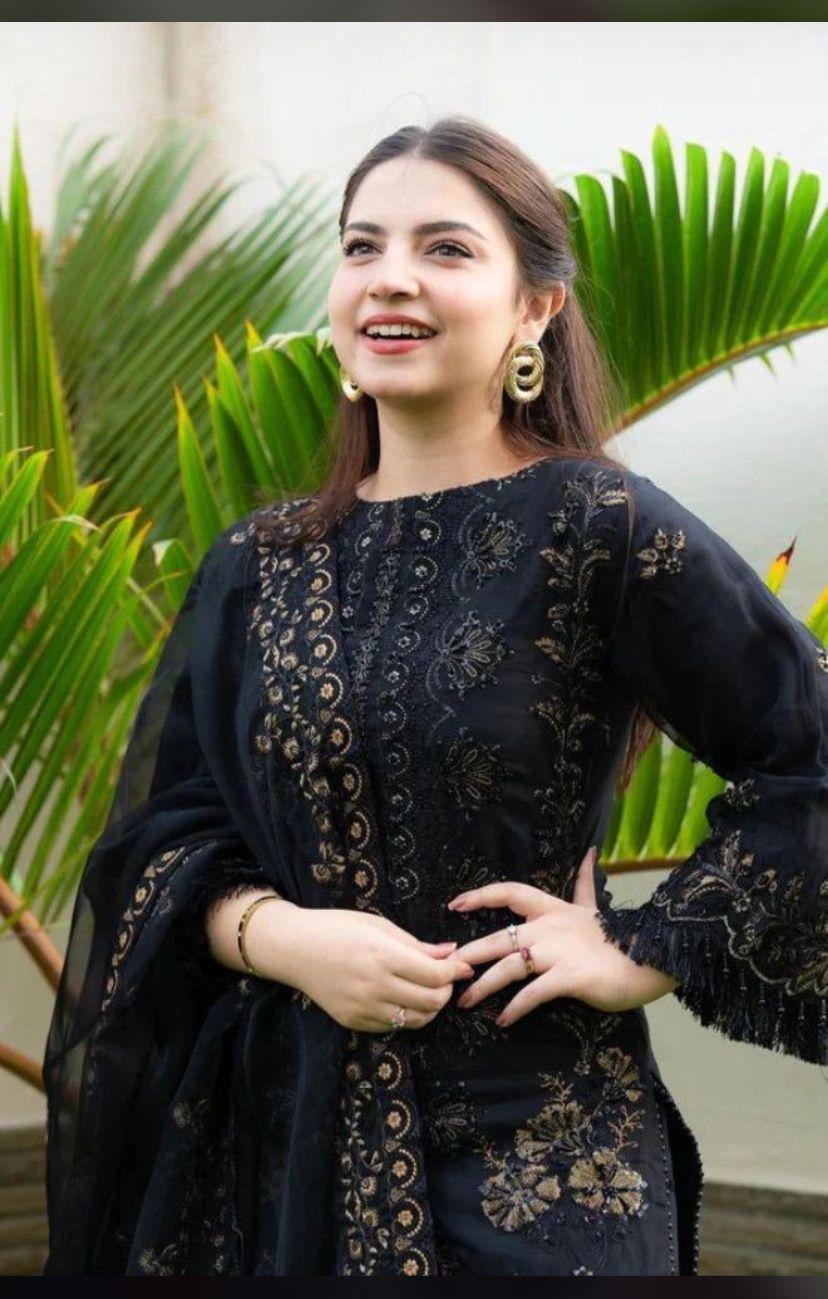 3pcs women’s unstitched Embroidered suit free home delivery 🚚🚚