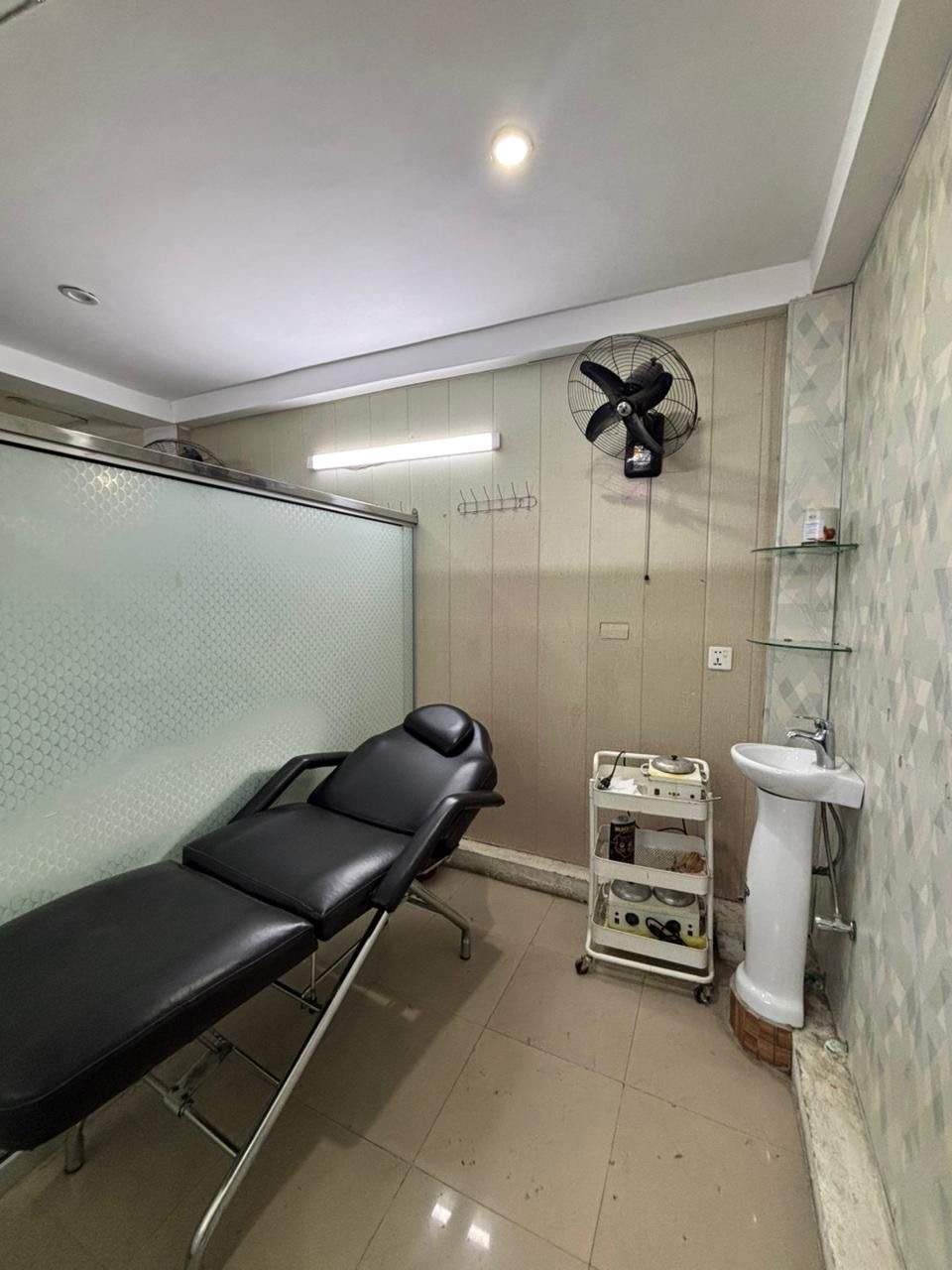 Running Ladies Salon for sale