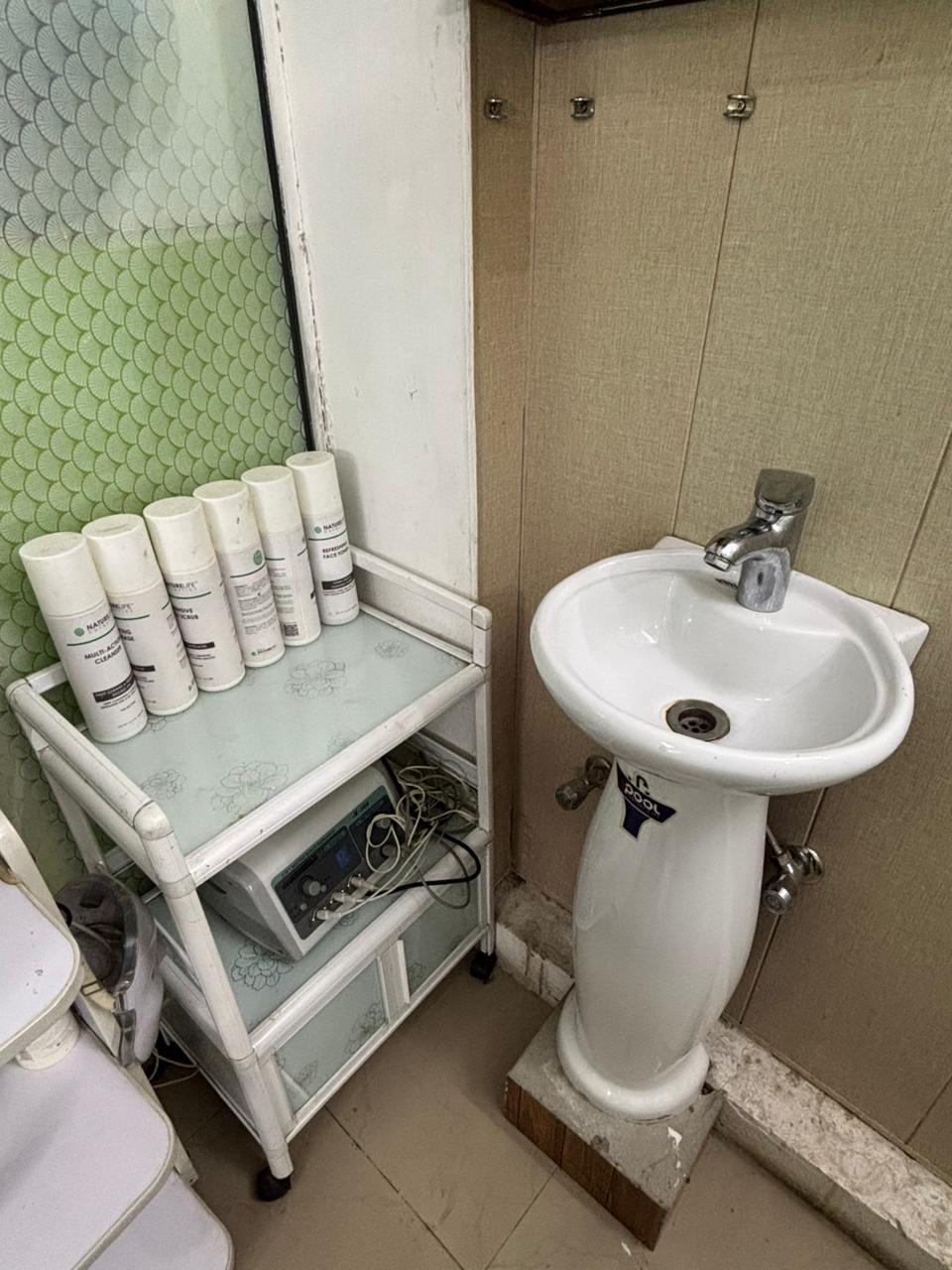 Running Ladies Salon for sale