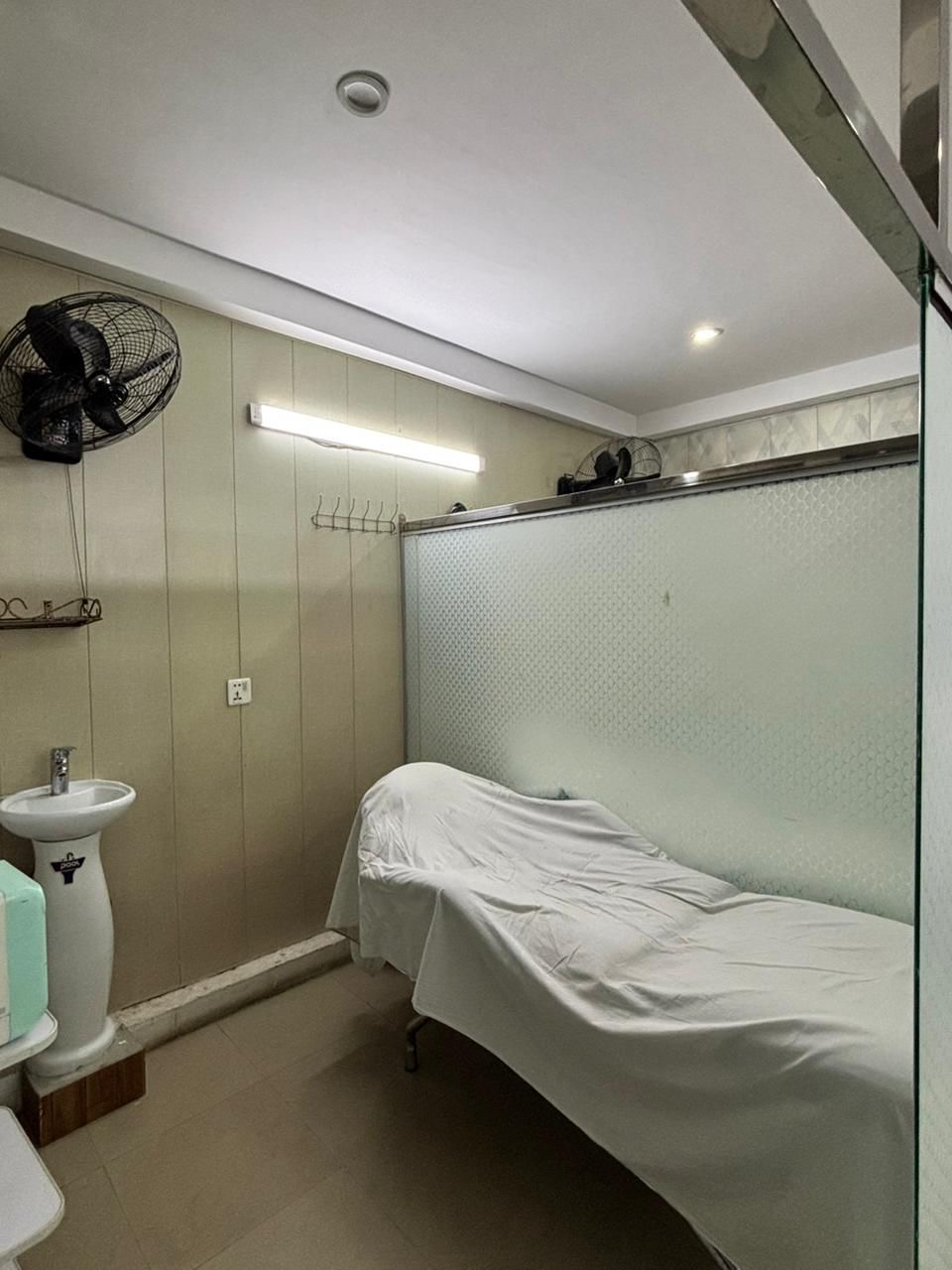 Running Ladies Salon for sale