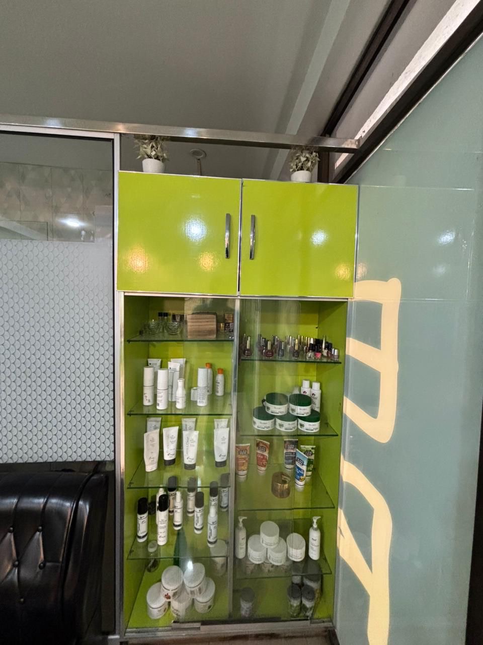 Running Ladies Salon for sale
