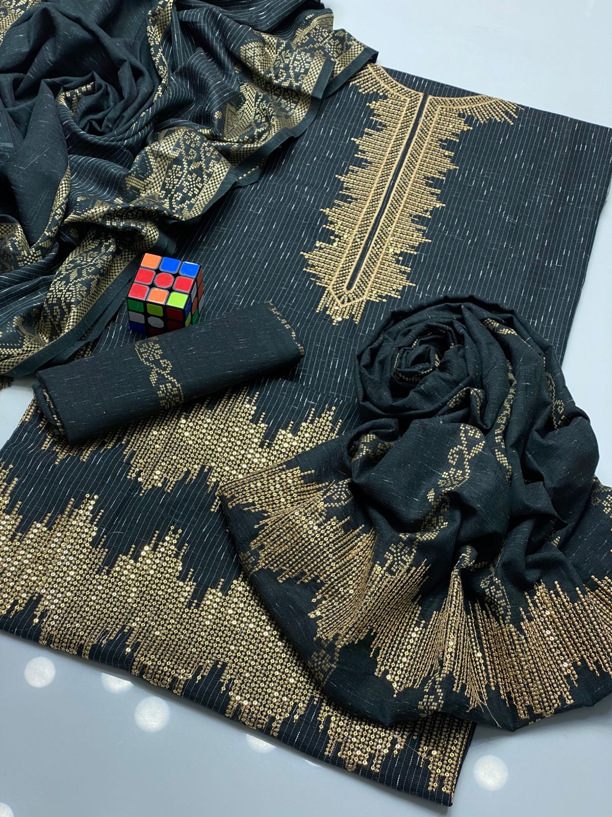 ❇️Stuff Khadder Golden Banarsi Jacquard 3pc Dress 👗