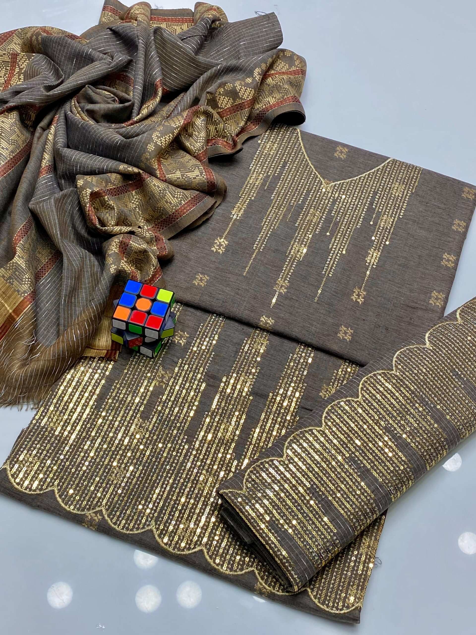 ❇️Stuff Khadder Golden Banarsi Jacquard 3pc Dress 👗