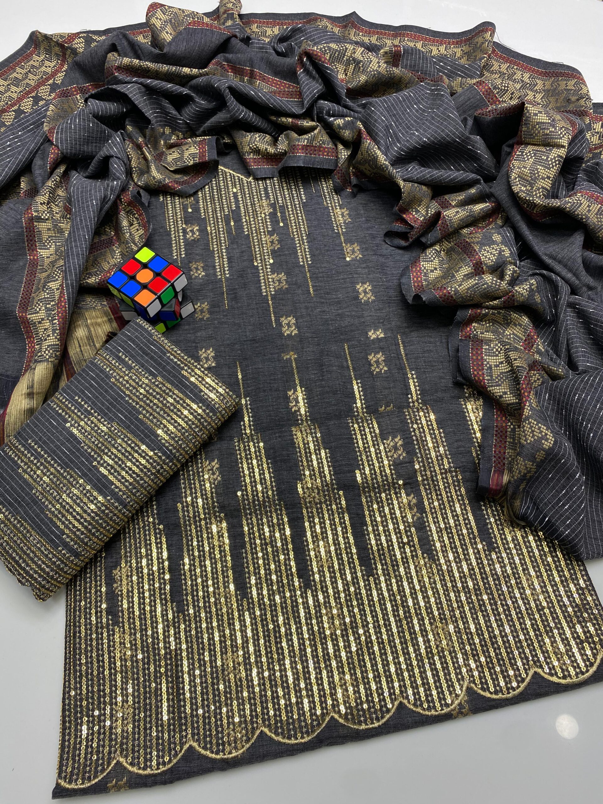 ❇️Stuff Khadder Golden Banarsi Jacquard 3pc Dress 👗