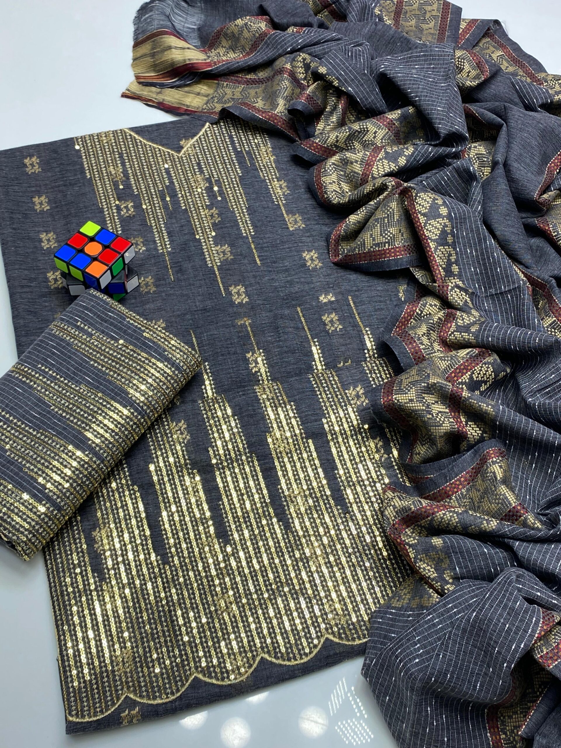 ❇️Stuff Khadder Golden Banarsi Jacquard 3pc Dress 👗