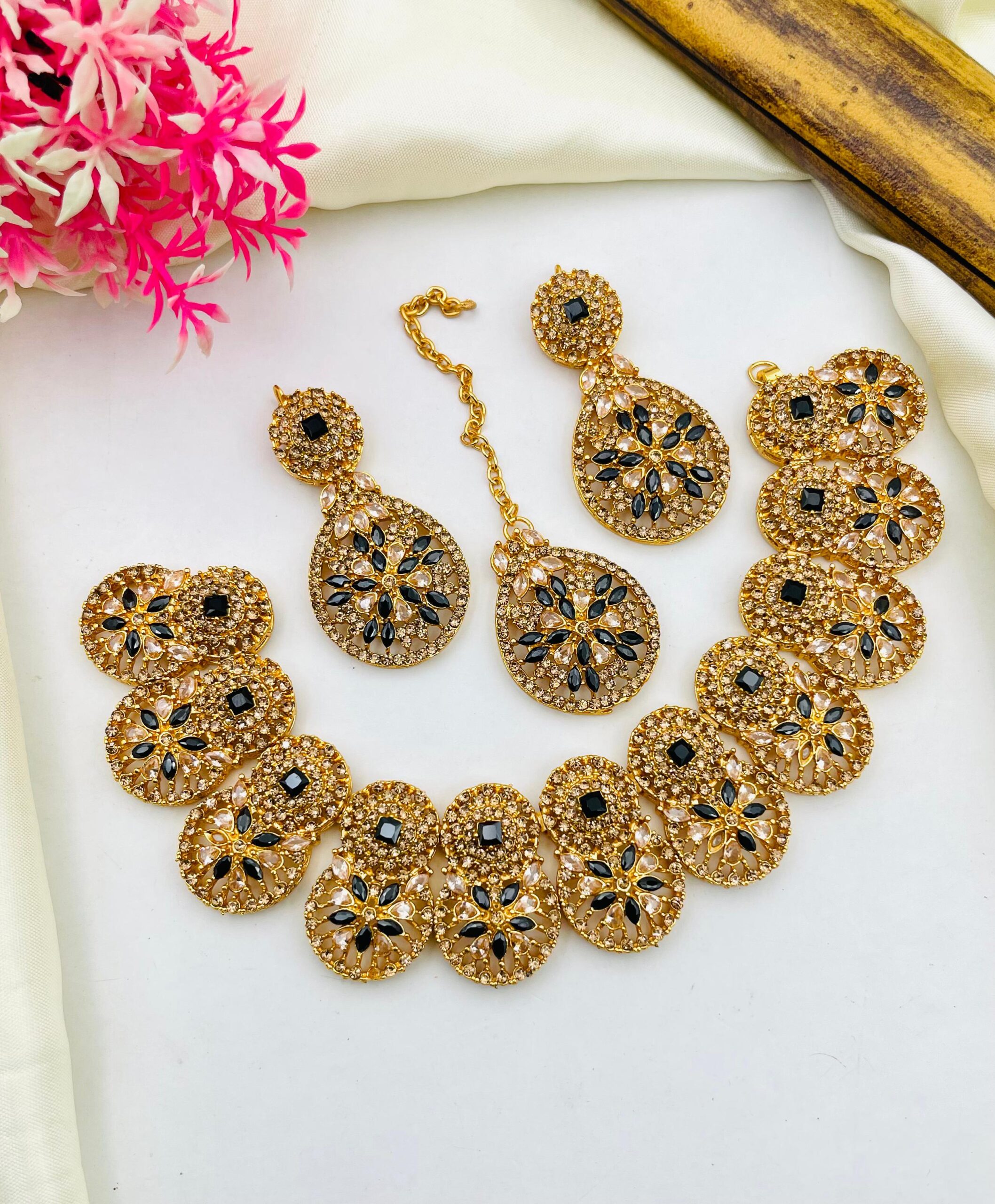 Fancy Beautiful Party Wear Zircon Necklace With Earings And Tika