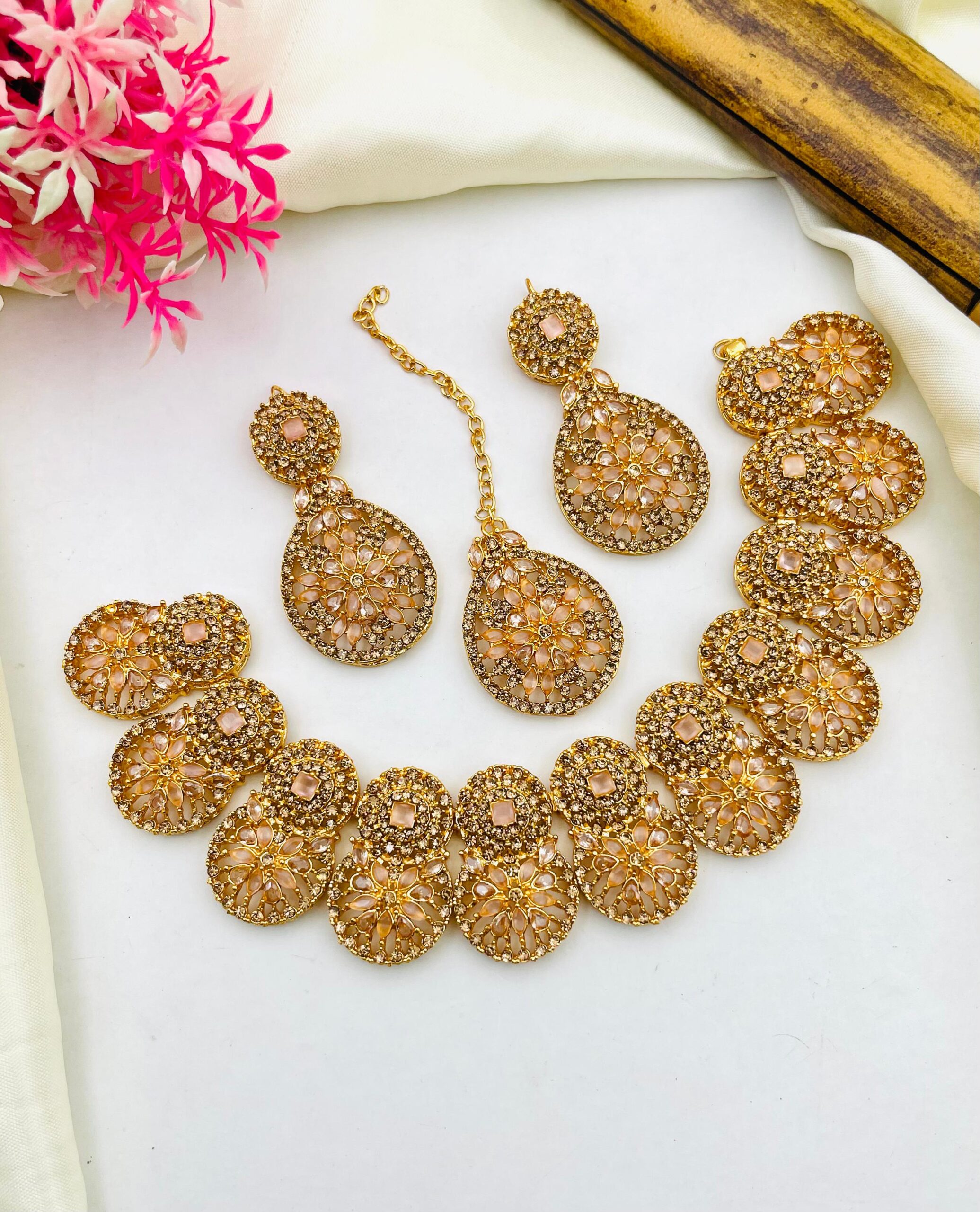 Fancy Beautiful Party Wear Zircon Necklace With Earings And Tika