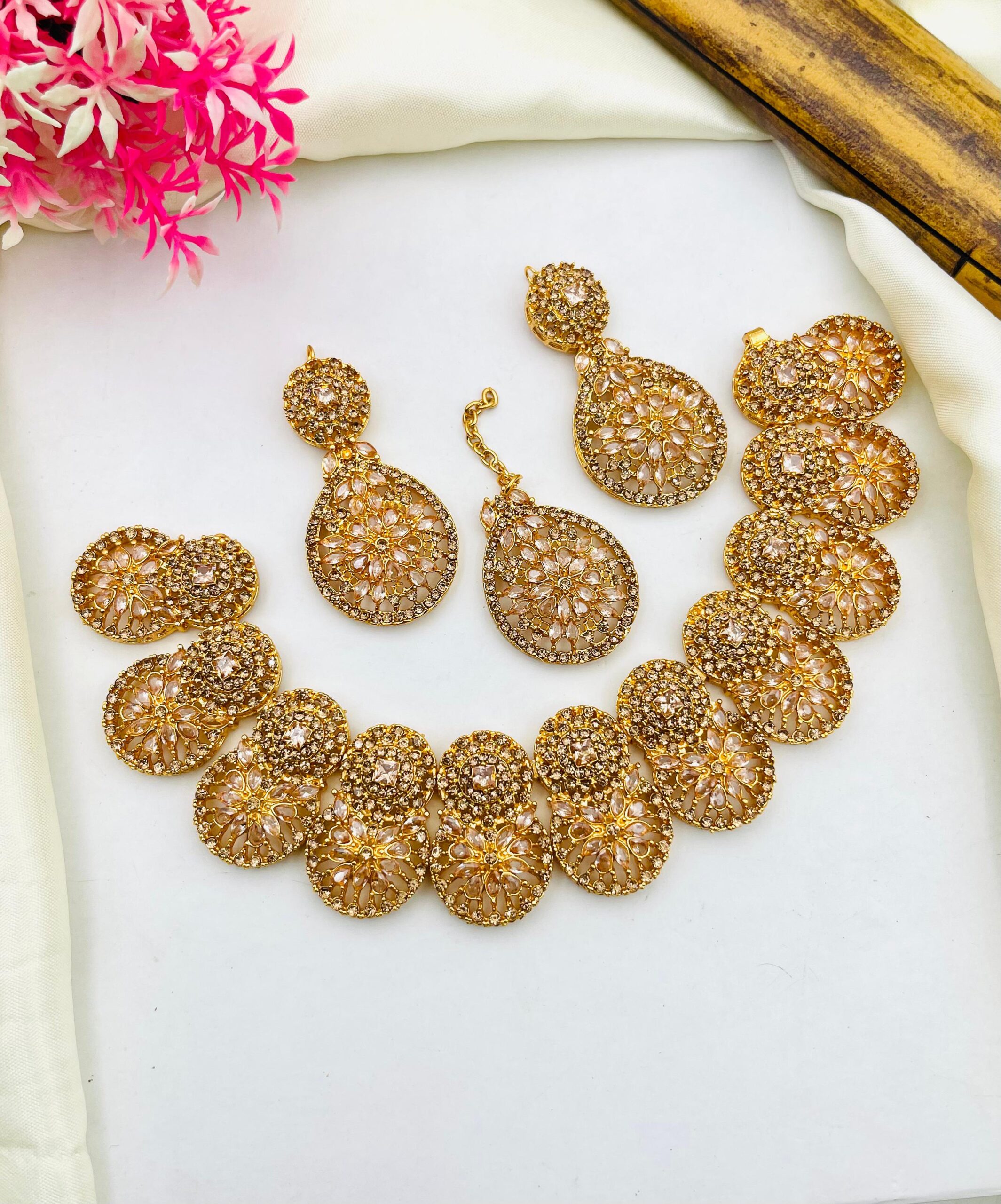 Fancy Beautiful Party Wear Zircon Necklace With Earings And Tika