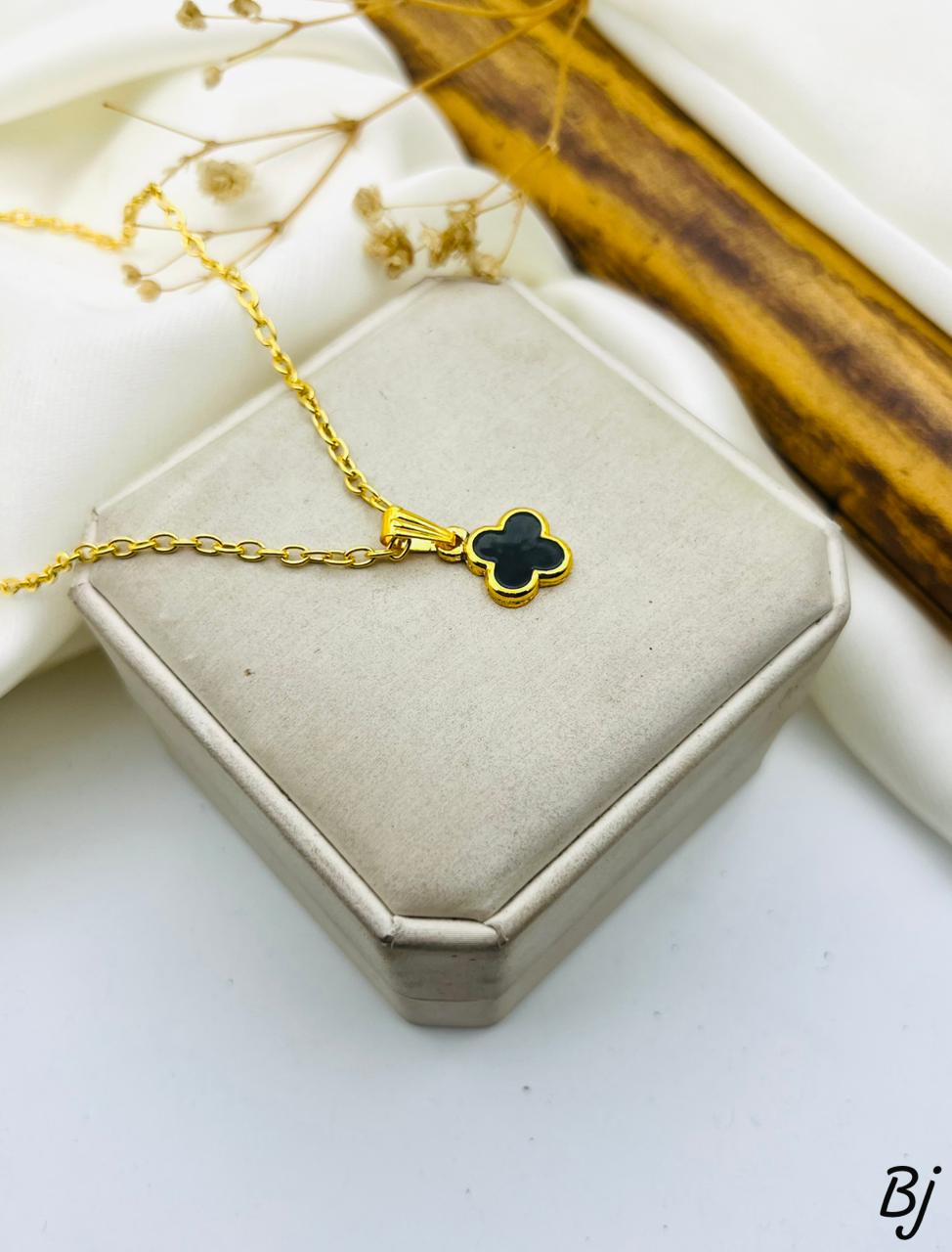 Fancy Beautiful Trending Vencliff Pendants For Her