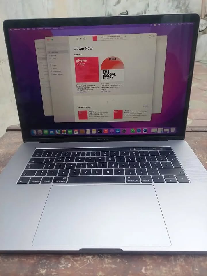 MacBook Pro 15″ (2017) – Core i7 / 16 GB RAM / 500 GB SSD / Touch Bar