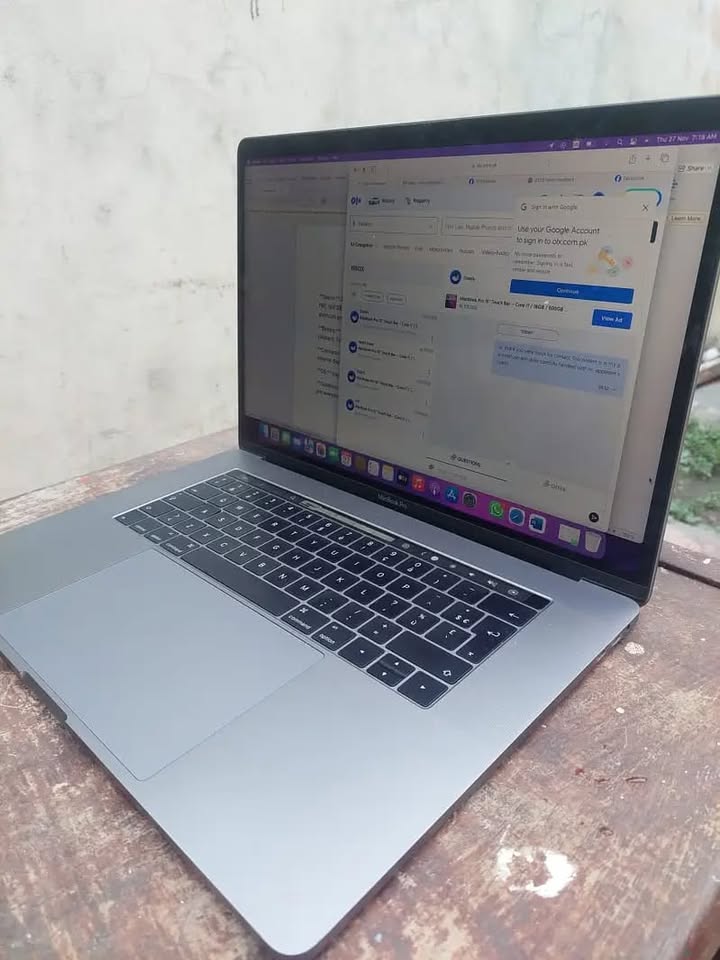 MacBook Pro 15″ (2017) – Core i7 / 16 GB RAM / 500 GB SSD / Touch Bar