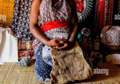 sabi-sabi-south-africa-may-5-2012-african-male-traditional-healer-known-as-a-sangoma-or-witch-doctor-performing-a-spiritual-reading-2D91CTH-1