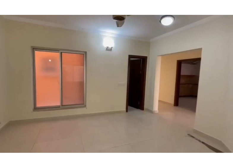 🏡 ڈائریکٹ ڈیل – اسپورٹس سٹی ولا برائے فروخت