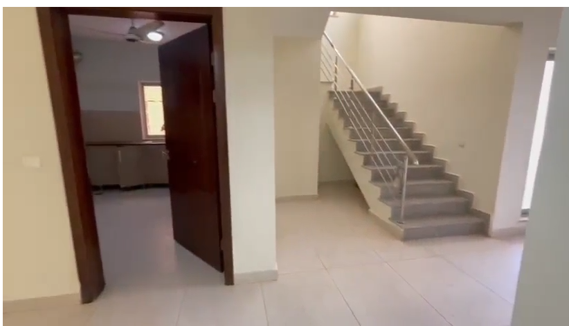 🏡 ڈائریکٹ ڈیل – اسپورٹس سٹی ولا برائے فروخت