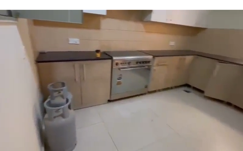 🏡 ڈائریکٹ ڈیل – اسپورٹس سٹی ولا برائے فروخت