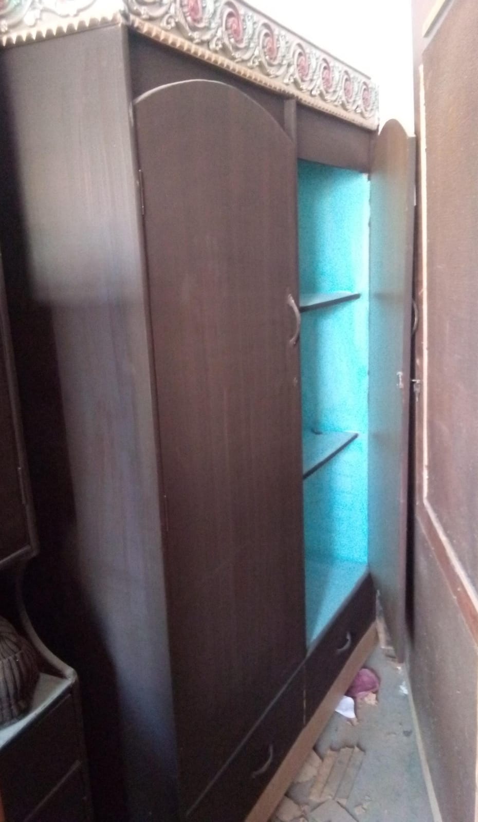 کپڑوں الماری برائے فروخت