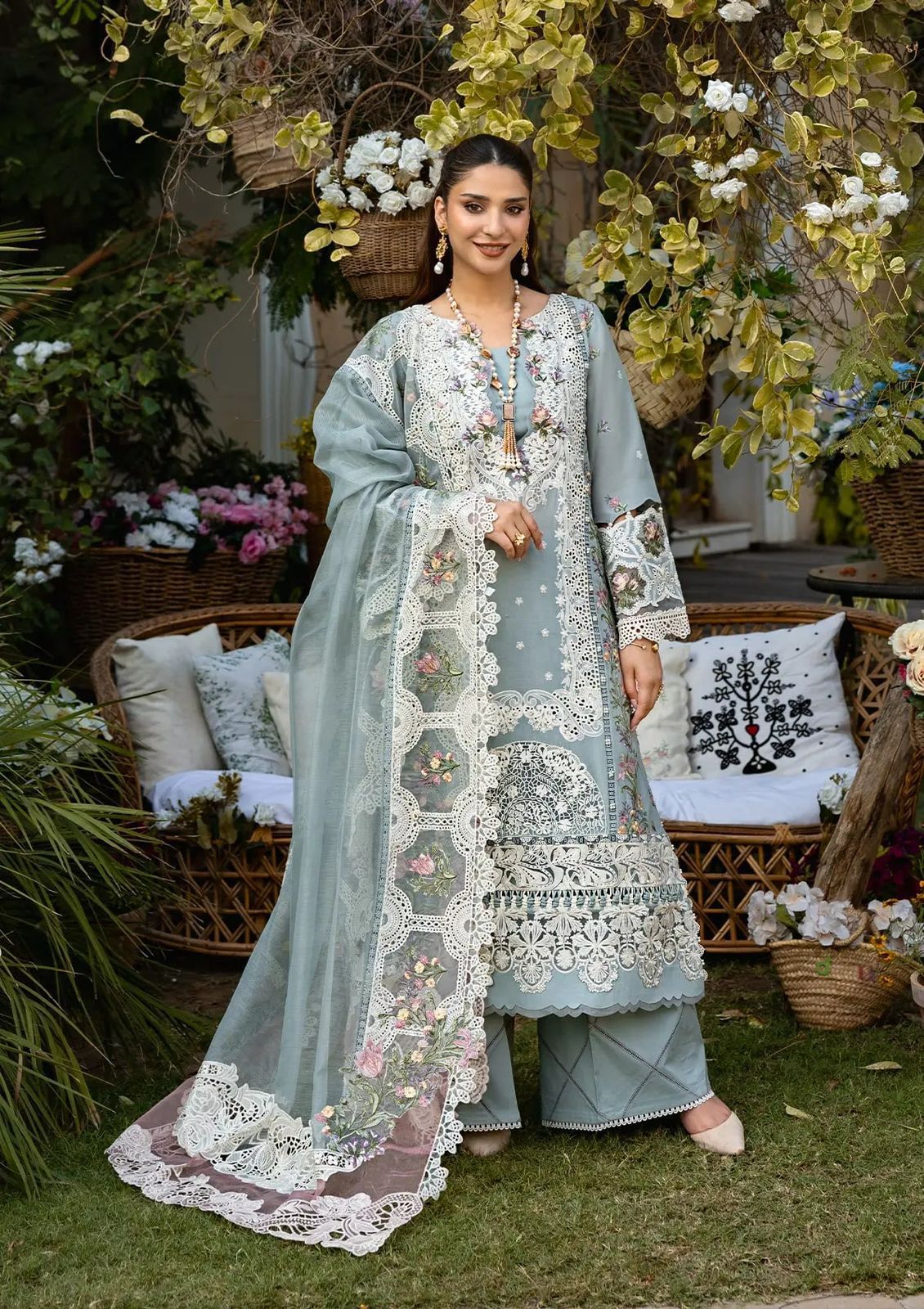 HEAVY EMBROIDERED CHICKENKARI COTTON FRONT WITH EMBROIDERED CUTWORK DAMAN PATCH