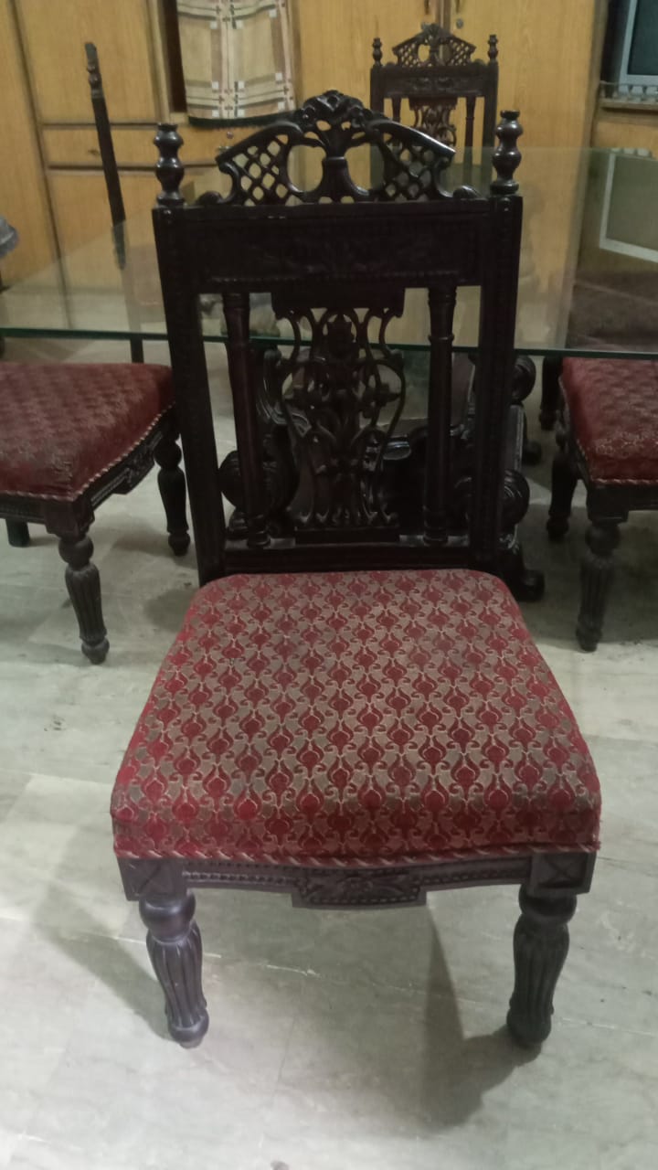 Pure chinioti 6 seater dining table for sale