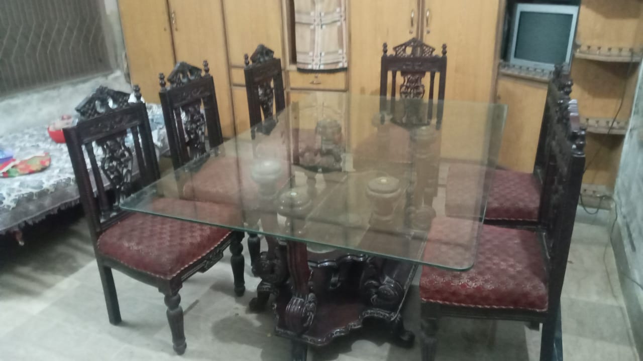 Pure chinioti 6 seater dining table for sale