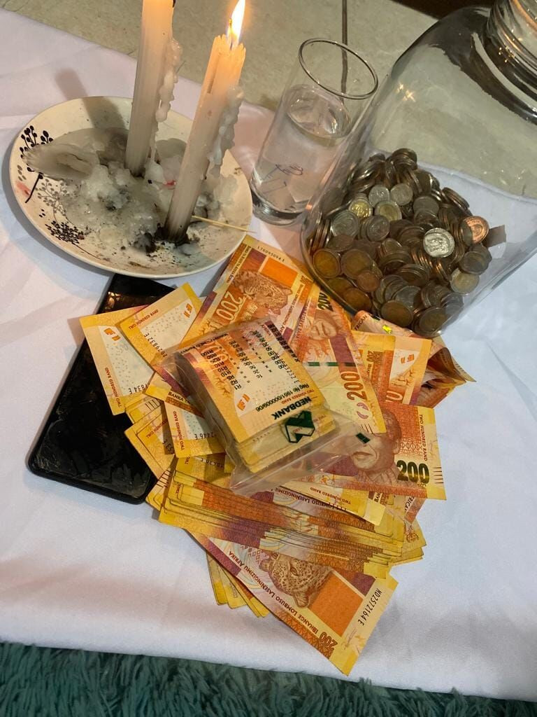 Money muthi to help you with money problems towards a life filled with money and financial success.