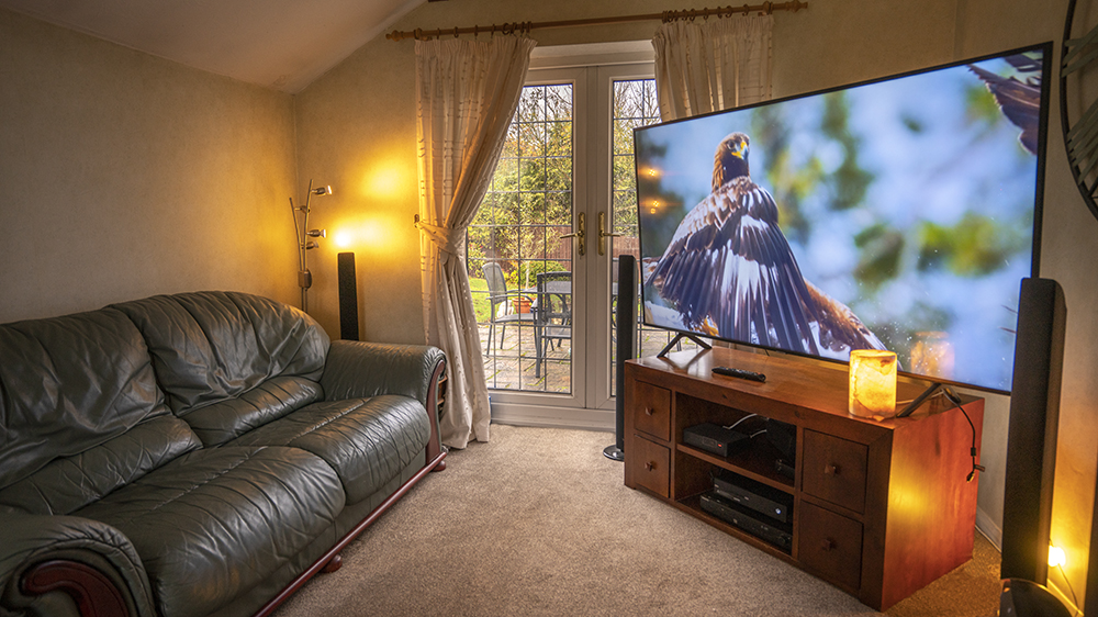 Samsung 4K UHD U8000 Smart TV- 43″ Available on Meeram Store