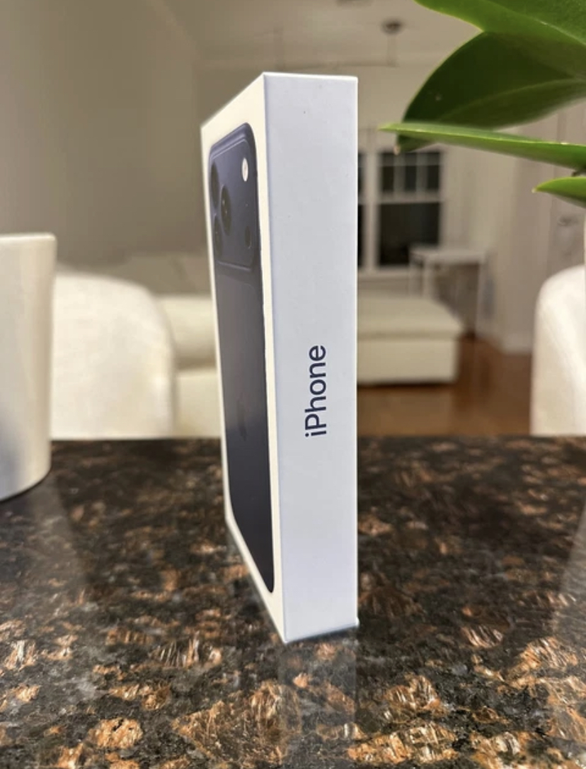 Apple Iphone 17Pro Max 512GB Sealed / Unlocked With Warranty.