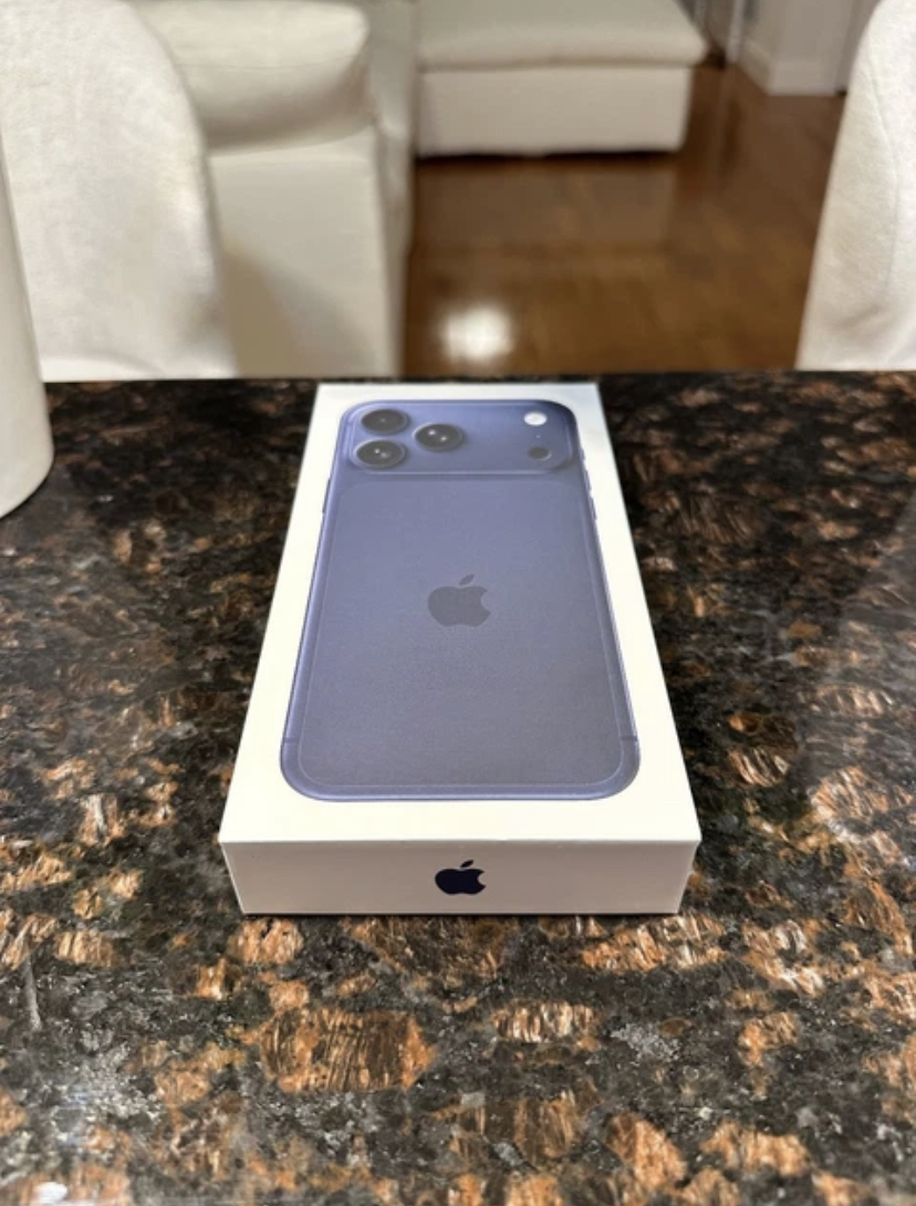 Apple Iphone 17Pro Max 512GB Sealed / Unlocked With Warranty.