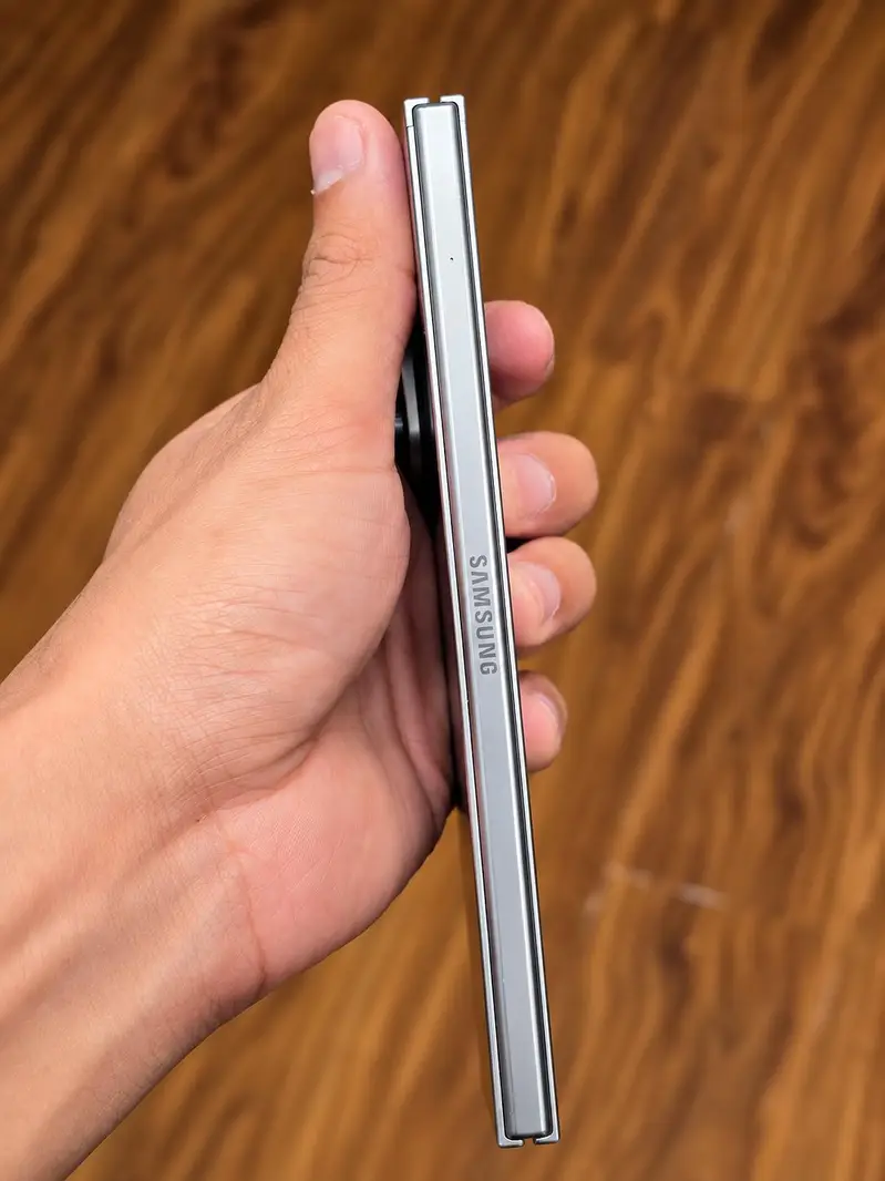 Samsung Mobile Z Fold 7