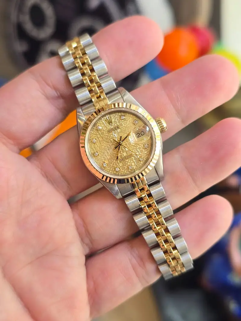 WATCH BUYER / Rolex Datejust Omega Rado IWC Cartier Santos Chopard