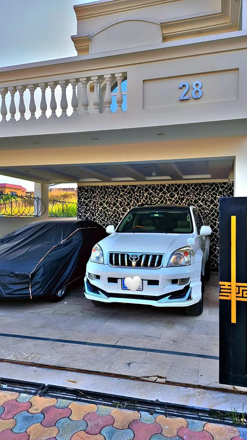 Toyota Land Cruiser Parado Limited Edition 2.7 2006/2012 Model Bahria Town Phase 8, Ra