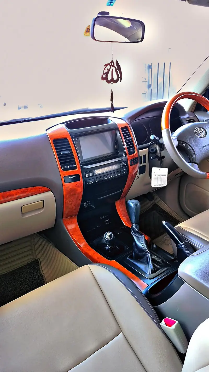 Toyota Land Cruiser Parado Limited Edition 2.7 2006/2012 Model Bahria Town Phase 8, Ra